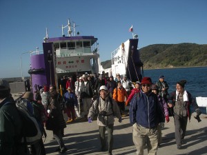 平郡西地区へ上陸する一行