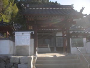 円寿寺、境内には魚の供養塔があるそうだ