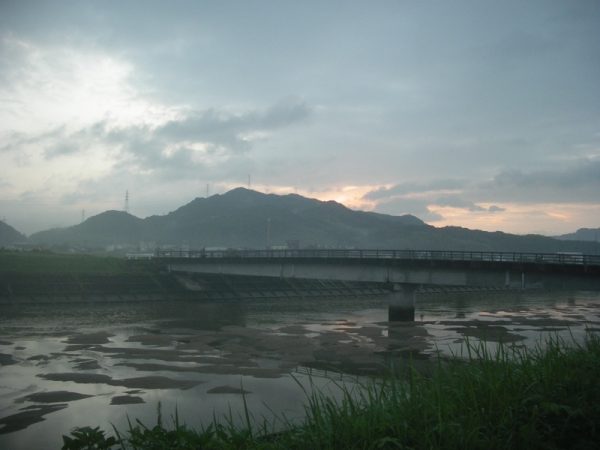 八海川から望む箕山